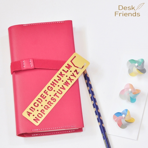 7. 황동 알파벳 북마크