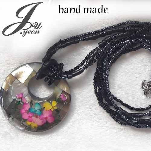 수공예품선물/수국꽃을담은 자개목걸이 도넛목걸이/수공예품선물/패션목걸이/ 감사선물
