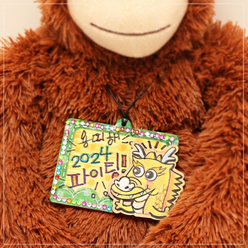 용 팬시우드 목걸이