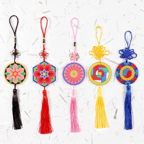 전통 문양 보석십자수 노리개