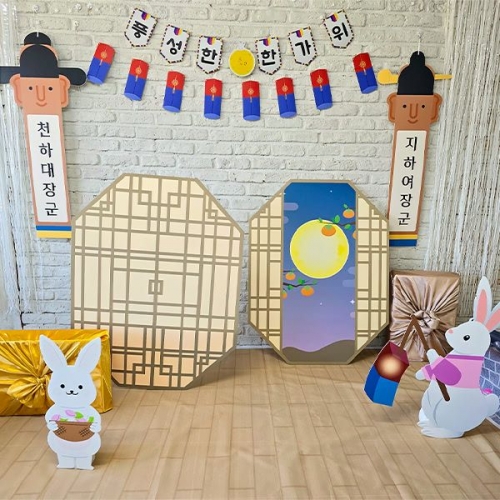 [파티붕붕]전통창호 추석 포토존 07 / 어린이집 추석 명절 한가위 행사 판넬 보름달 포토존