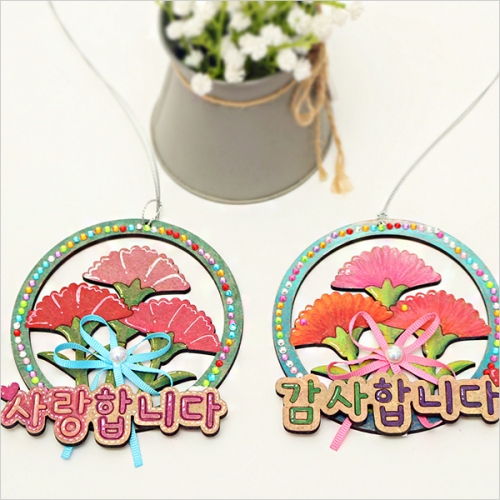 카네이션 벽걸이 팬시우드