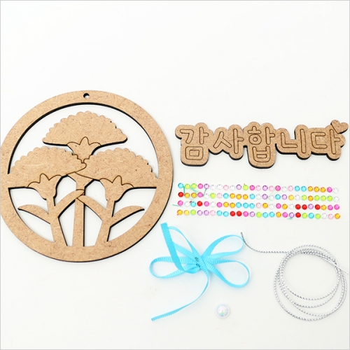 카네이션 벽걸이 팬시우드