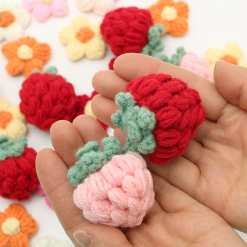 딸기 뜨개 꽃 키링
